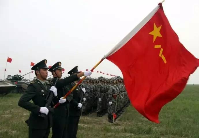 中国人民解放军军旗确立的历史意义与象征价值，中国人民解放军军旗的历史意义与象征价值探究