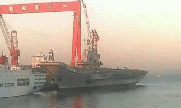 辽宁号航空母舰的自重，深入解析与探讨，辽宁号航空母舰自重深度解析与探讨