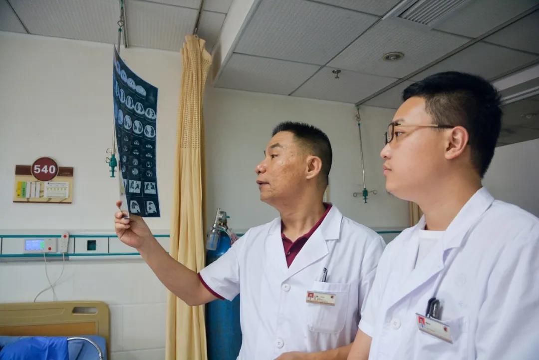 泉州舰055大驱，中国海军的新锐力量，中国海军新锐力量，泉州舰055大驱亮相