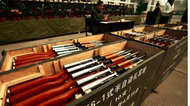 三军仪仗队指挥刀的价格及其背后所蕴含的文化内涵，三军仪仗队指挥刀，价格与文化内涵揭秘