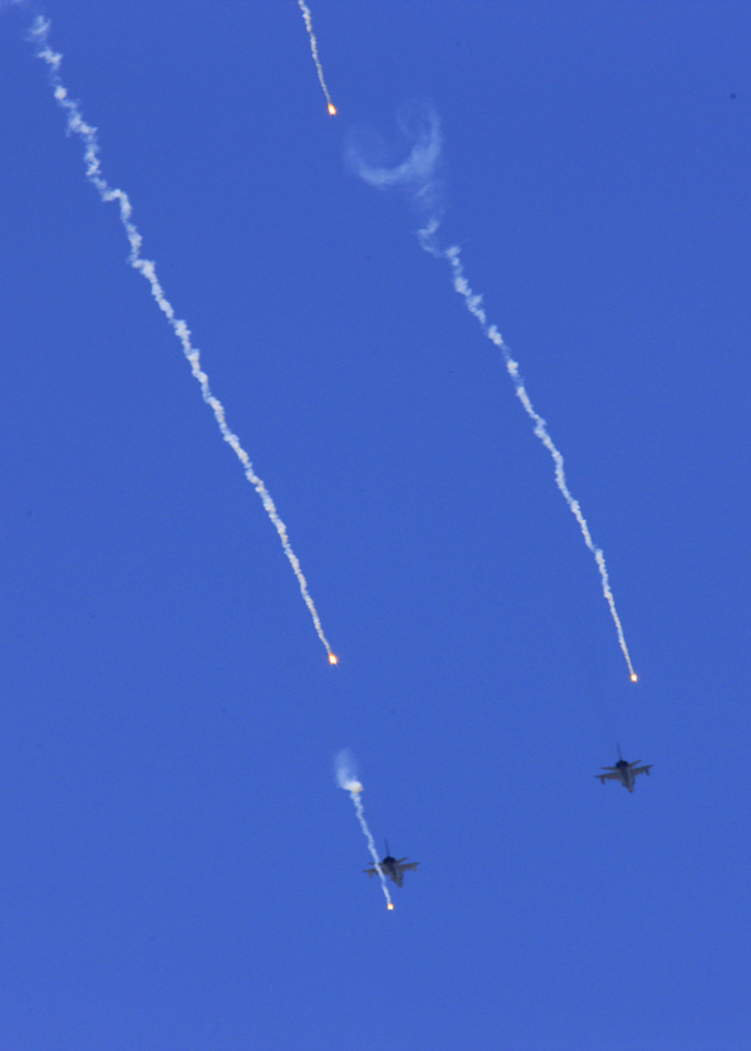 中国空军装备空射诱饵系统，提升战略防御能力的关键一环，中国空军装备空射诱饵系统，战略防御能力的重要提升举措