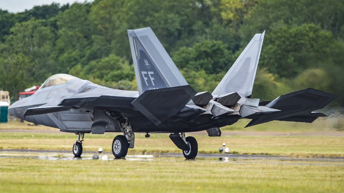 超级大本营军事论坛中的F-22猛禽战斗机热议，F-22猛禽战斗机在超级大本营军事论坛引发热议