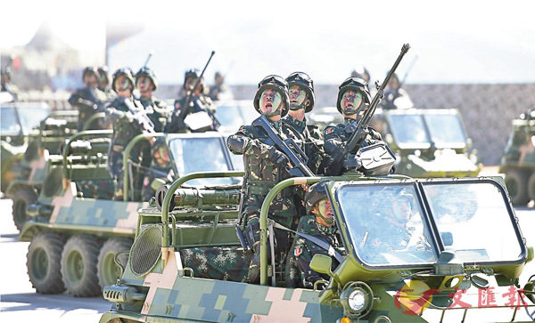 香港阅兵经典回放，荣耀的瞬间与历史的见证，香港阅兵经典瞬间回顾，荣耀与历史共同见证