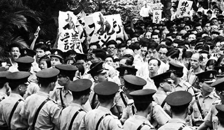 中英军舰对比，历史、现状与发展趋势，中英军舰对比，历史、现状与未来发展趋势分析