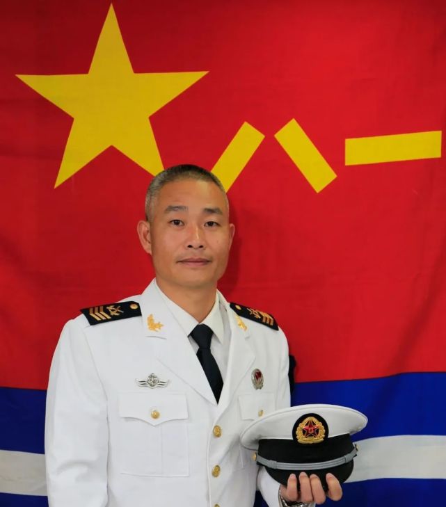 宜昌舰舰长，领航新时代的海军英雄，宜昌舰舰长领航新时代的海军英雄之路