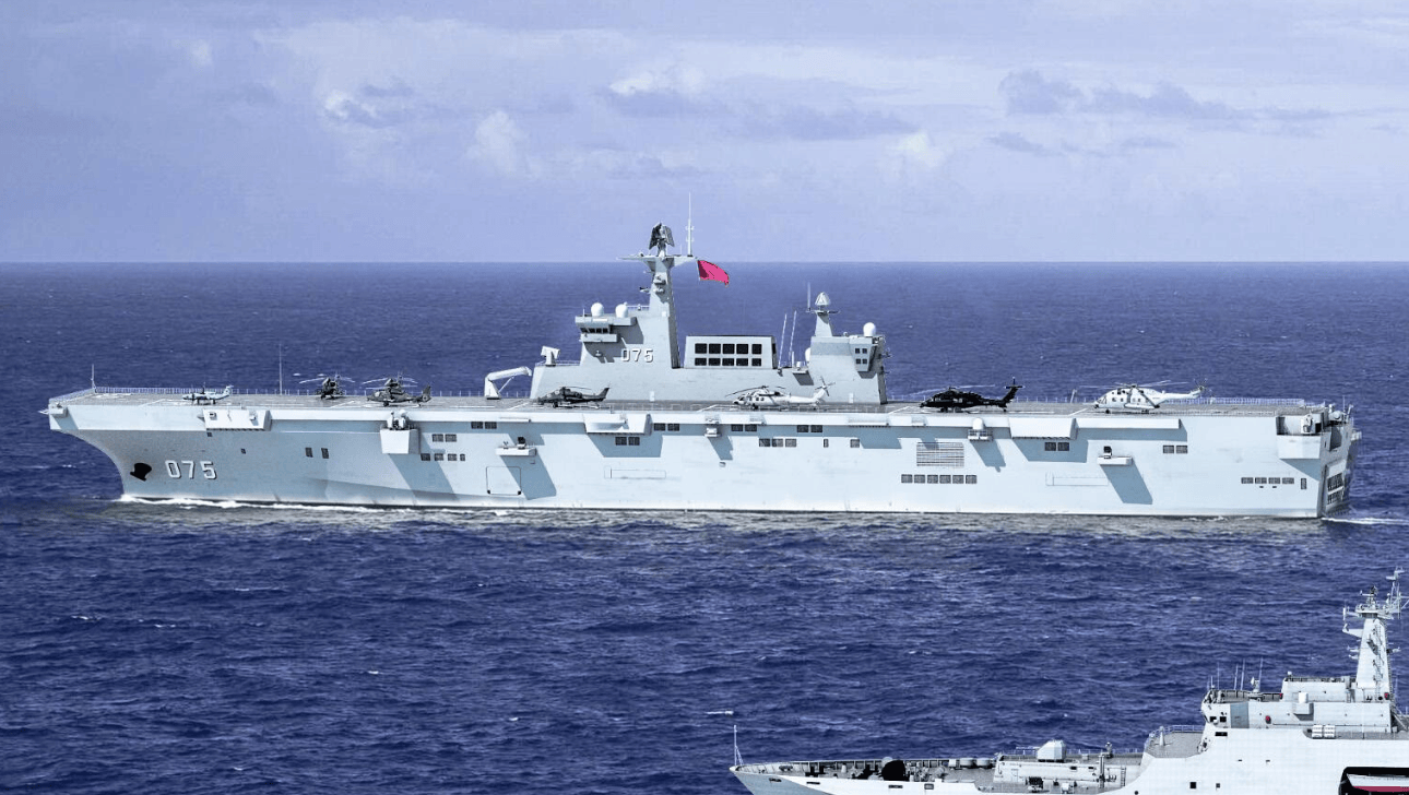 关于我国海军的新宠——075型两栖攻击舰是否等同于航母的探讨，我国海军新宠，075型两栖攻击舰与航母的对比探讨