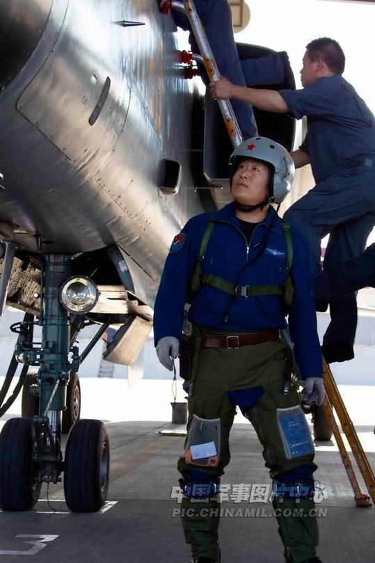 青岛海军航空兵部队，捍卫海空的钢铁长城，青岛海军航空兵部队，捍卫海空的钢铁卫士