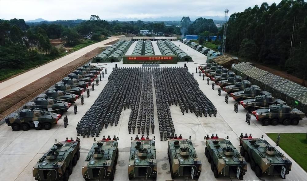 基地与集团军的区别，概念、功能及运作差异分析，基地与集团军，概念、功能及运作差异深度解析