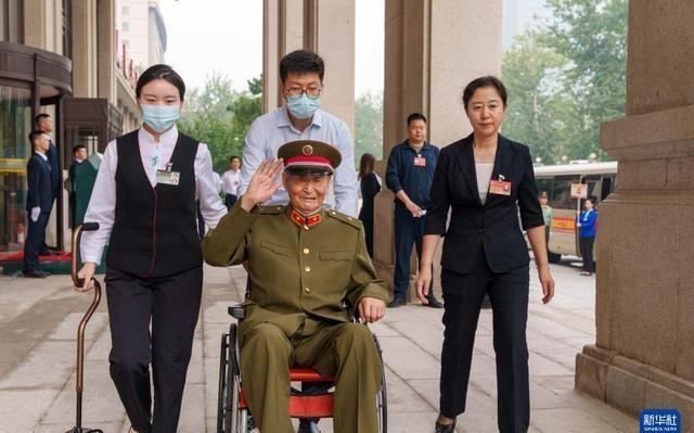 共和国勋章获得者人物事迹，闪耀的荣耀背后的非凡人生，共和国勋章获得者事迹，荣耀背后的非凡人生之路