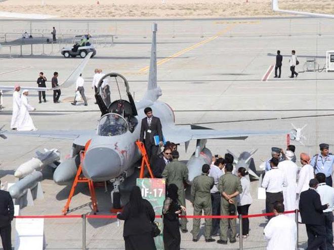 歼-10与枭龙对决F-15，空中力量的较量，歼-10与枭龙对决F-15，空中力量的巅峰较量