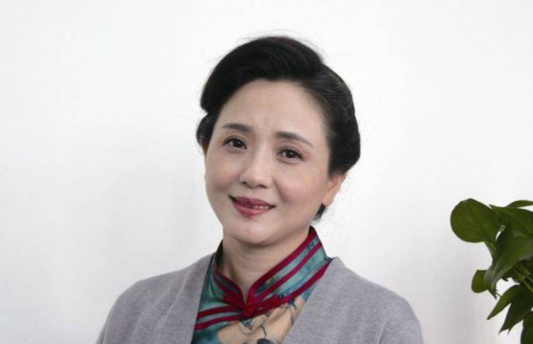 丁晶的丈夫汪晓照片，揭秘背后的故事，丁晶丈夫汪晓照片背后的故事揭秘