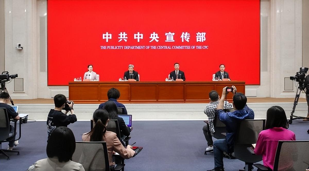 摘抄两段重要新闻，聚焦时事热点，解读新闻背后的故事，时事热点解读，揭秘新闻背后的故事，聚焦两大重要新闻摘要