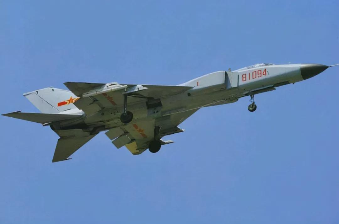 歼8服役，中国空军的重要里程碑，歼8服役，中国空军发展的重大里程碑