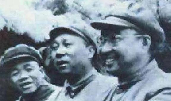 中国人民志愿军，司令员兼政治委员的卓越领导，中国人民志愿军司令员兼政治委员的卓越领导风范