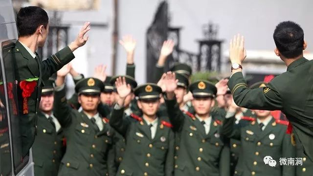独背将军丁晓兵，军魂不灭，转型再出发，军魂不灭，独背将军丁晓兵转型再出发的传奇故事