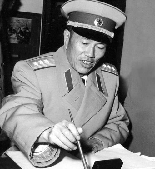 海南岛战役中的韩先楚，英勇无畏的指挥家，韩先楚在海南岛战役，英勇无畏的指挥巨擘
