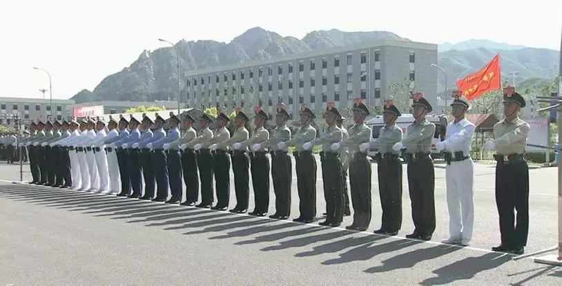 女兵方队，352名女兵的荣耀与力量，女兵荣耀与力量的展现，352名女兵方队风采