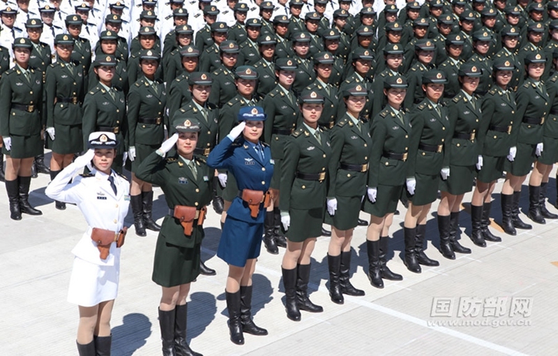 国庆阅兵中的璀璨明珠，女兵王小寒，国庆阅兵中的璀璨明珠，女兵王小寒的荣耀时刻
