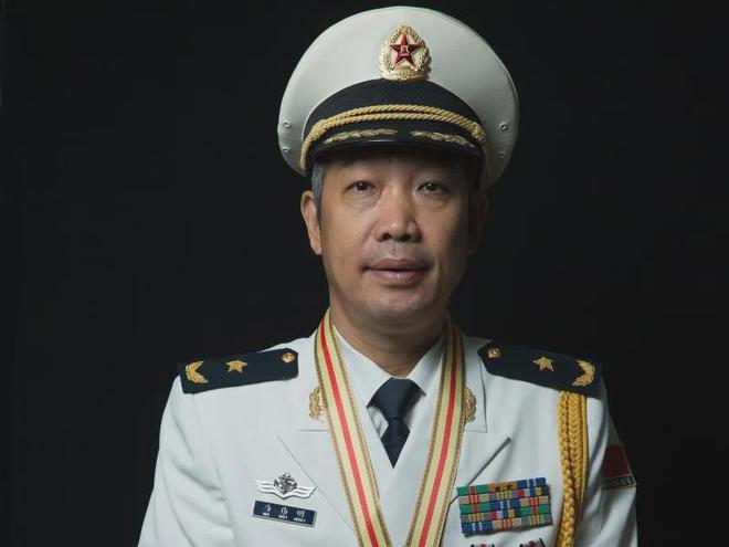 荣耀与担当 第6页