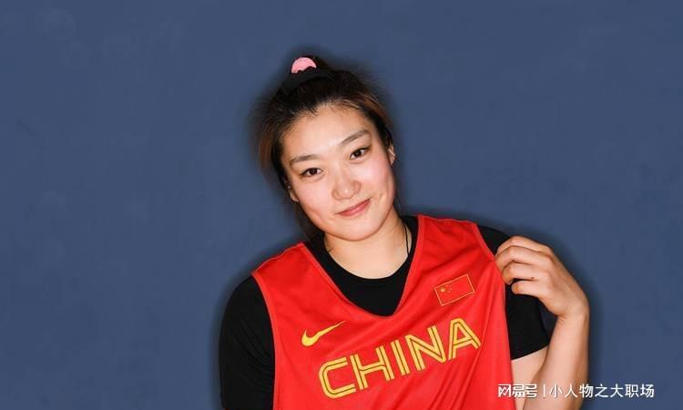 中国女篮新星李梦的最新消息，闪耀球场，砥砺前行，中国女篮新星李梦，球场闪耀，砥砺前行