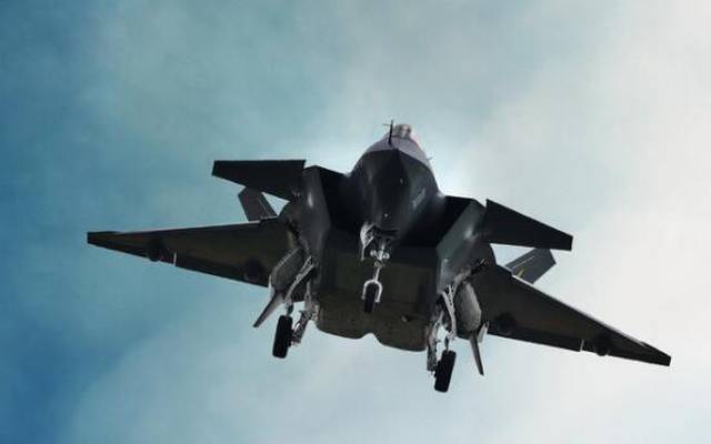 歼-20与F-22雷达系统比较，哪个更厉害？，歼-20与F-22雷达系统对比，谁更胜一筹？