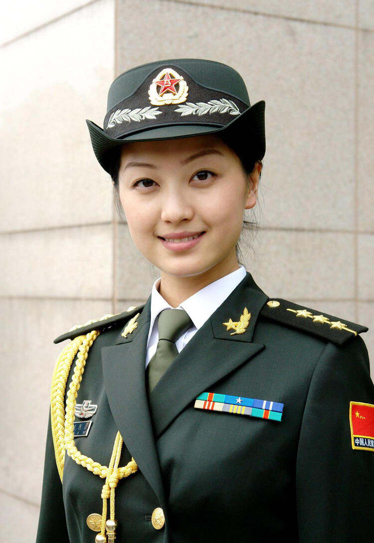 中国女兵最漂亮的照片图片，展现飒爽英姿与坚韧精神，中国女兵飒爽英姿与坚韧精神的最美瞬间图片展示