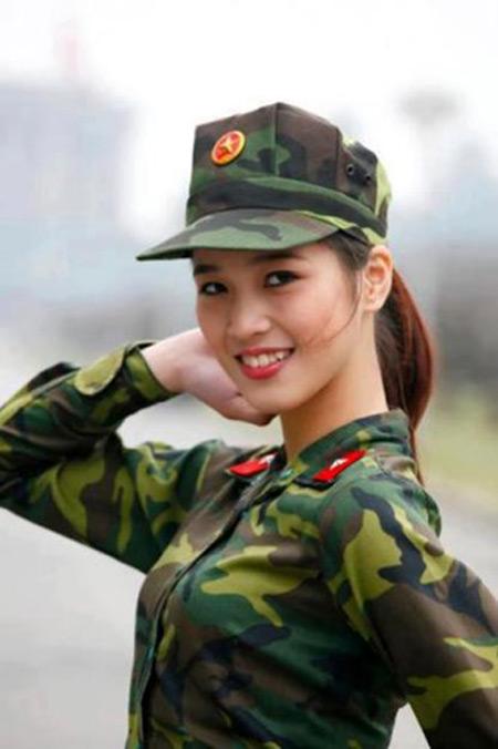 女兵中同样有美丽的风景线,女兵中的独特魅力,军中美丽风景线