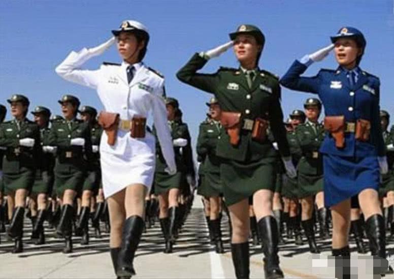 女兵中同样有美丽的风景线,女兵中的独特魅力,军中美丽风景线