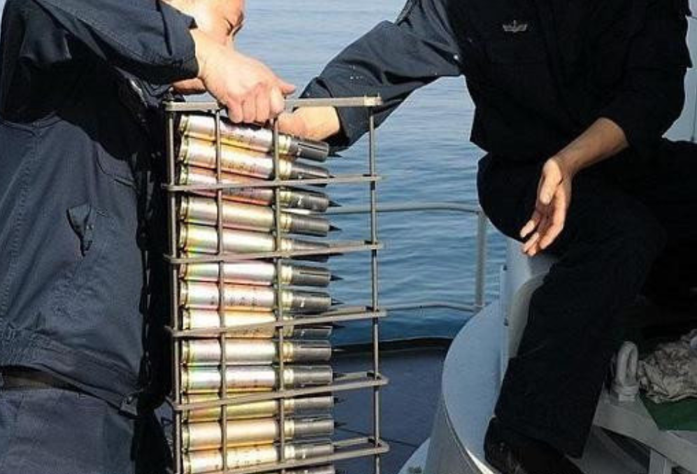 近防炮,是炮弹还是子弹?,近防炮,炮弹还是子弹?揭秘其真实身份