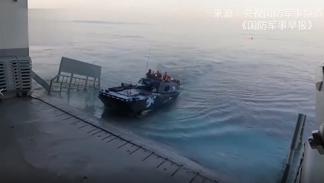 中国海军的骄傲，探索075型两栖攻击舰的长宽高，中国海军新星，075型两栖攻击舰的长宽高揭秘