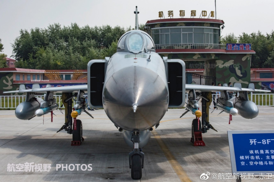 歼8大战F-22，网络梗的背后与军事真相，歼8与F-22对决背后的网络梗与军事真相揭秘