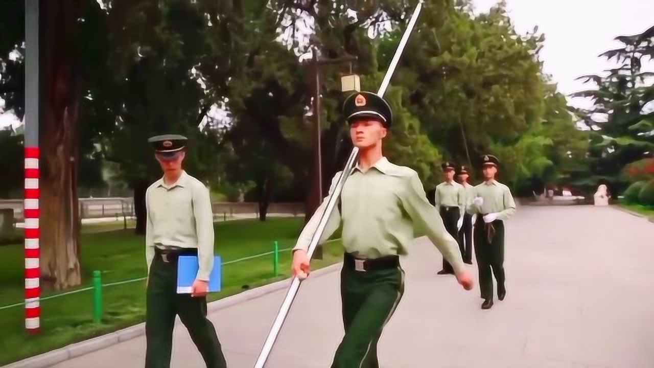 三军仪仗队擎旗手，荣耀与担当的象征，三军仪仗队擎旗手，荣耀与担当的典范