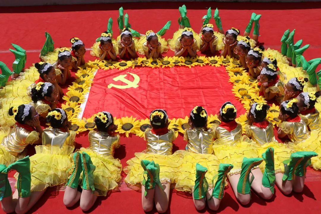 国庆大阅兵手抄报，展现国家力量与荣耀，国庆大阅兵手抄报，展现国家力量与荣耀的瞬间