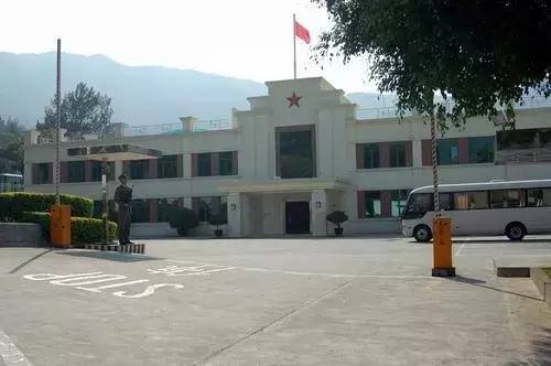 石岗军营大门，历史与荣耀的象征，石岗军营大门，历史与荣耀的见证