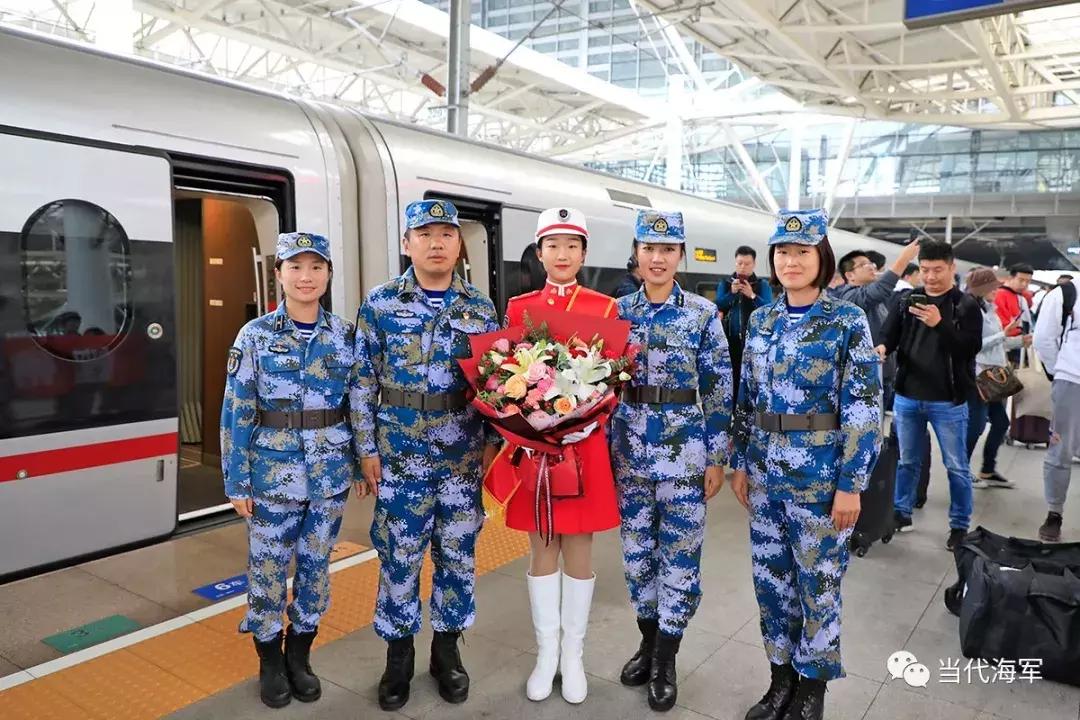 阅兵女民兵图片，展现新时代巾帼英雄风采，新时代巾帼英雄风采，阅兵女民兵图片展