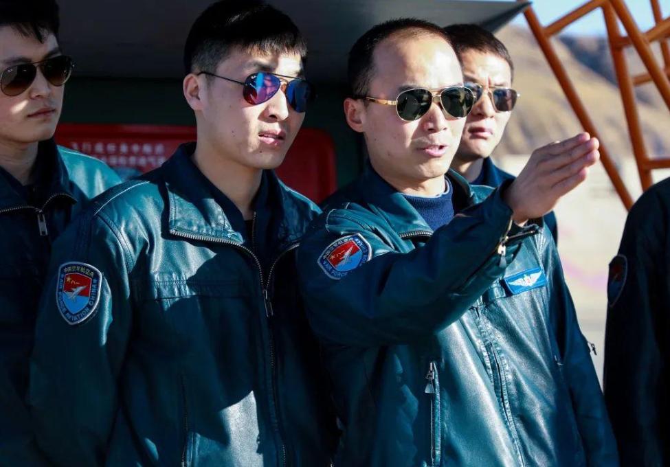歼-16战斗机的辉煌成就，中国航空工业的骄傲，歼-16战斗机的辉煌成就，中国航空工业的骄傲标杆