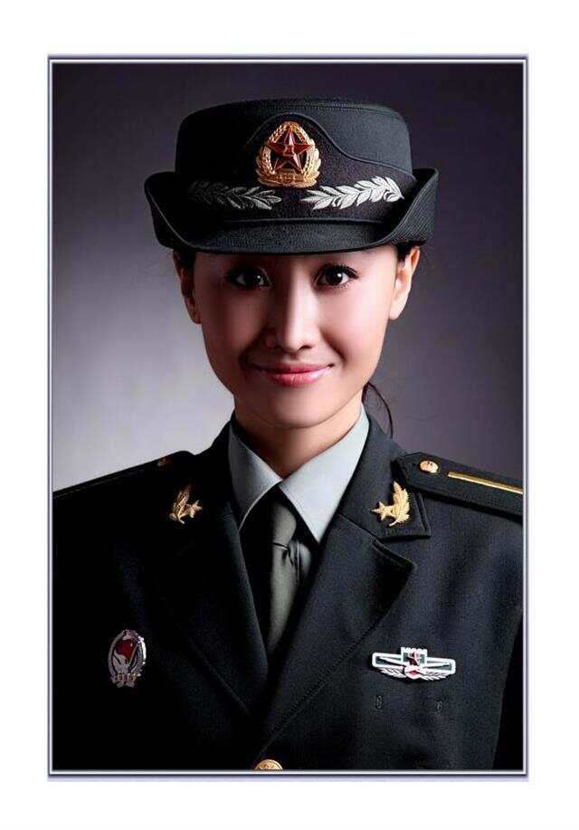 中国女兵照片大全高清，展现铿锵玫瑰的英勇风采，中国女兵高清照片大全，铿锵玫瑰的英勇风采展示