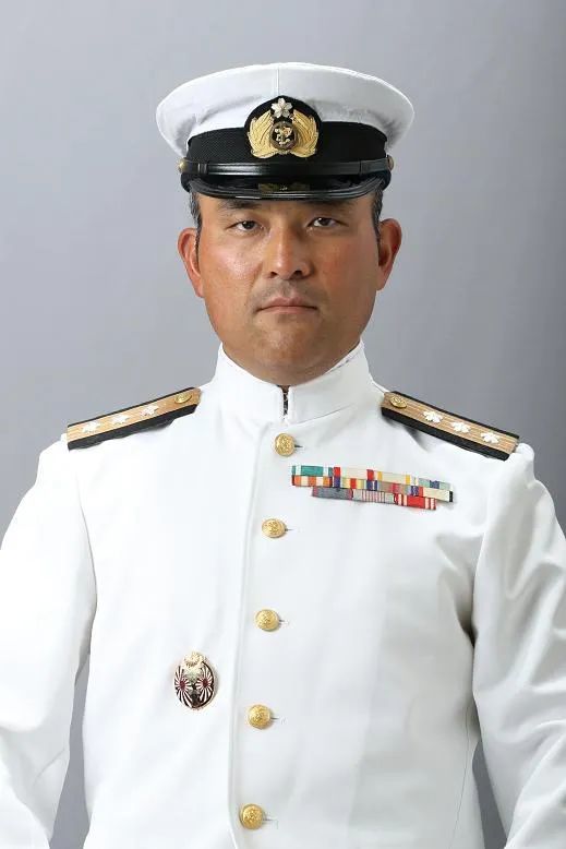 日本海军军服，历史演变与特色分析，日本海军军服的历史演变与特色分析