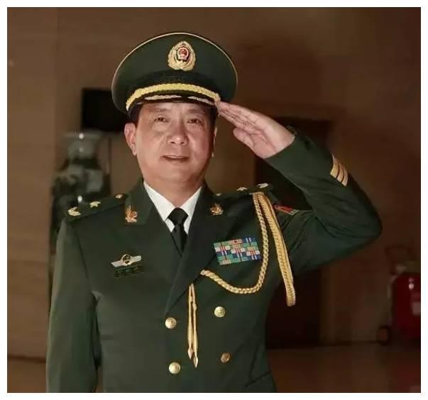 丁晓兵将军，军中楷模，淡泊名利，一心为民，丁晓兵将军，军中楷模，民之典范