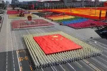 2009国庆阅兵升国旗——荣耀与力量的展现，2009国庆阅兵升国旗，荣耀与力量的盛大展示