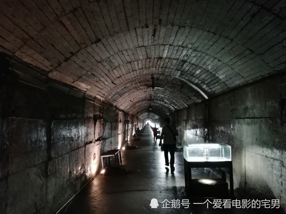 神秘面纱背后的故事