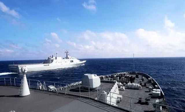 海军131舰下水时间，揭示重大历史时刻的背后故事，海军131舰下水揭示重大历史时刻幕后故事