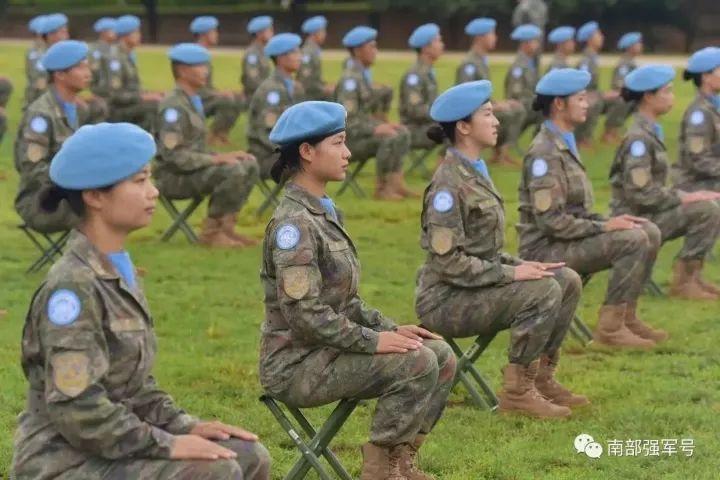 中国女兵与红色军装的荣耀，中国女兵的红色军装荣耀