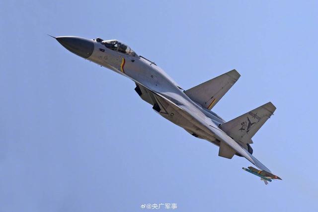 歼-15战斗机，中国航空工业之光背后的发明者，歼-15战斗机，中国航空工业的辉煌成就与背后的创新力量