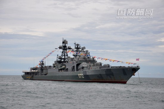 中国海军舰艇在日本阅舰式中的风采——以辽宁舰（131舰）为例，中国海军舰艇辽宁舰在日本阅舰式中的风采展示