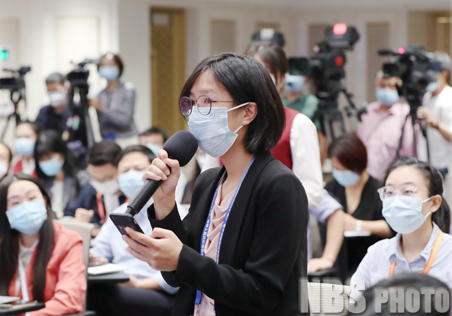 新闻发布会答记者问，揭示真相与展望未来，新闻发布会揭秘真相，展望未来发展