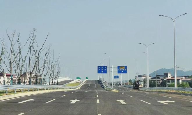 最新消息，今日通车——城市发展的新篇章，今日通车揭幕，城市崭新篇章开启
