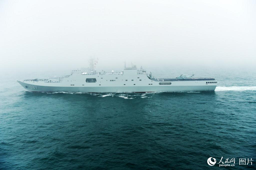 庆祝海军荣耀，纪念中国海军成立七十周年海上阅兵护卫舰，中国海军七十周年海上阅兵护卫舰，荣耀海军，共庆辉煌