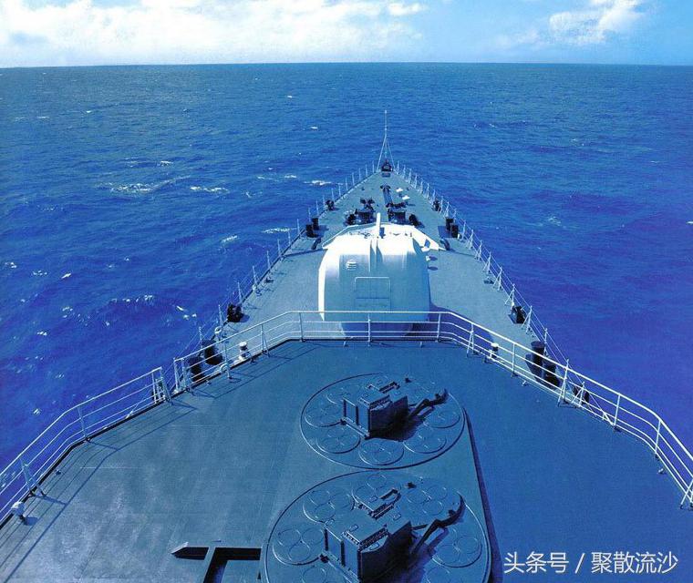 航空母舰的排水量是多少吨，航空母舰排水量揭秘，究竟多少吨？