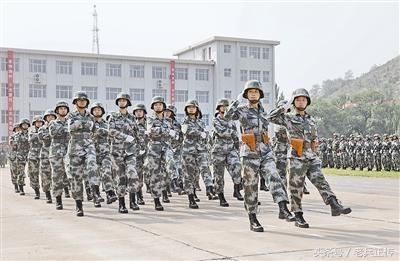 总政、总参、总装，哪个更厉害？——中国人民解放军的三大重要部门解读，中国人民解放军三大部门解读，总政、总参、总装的地位与职责探讨